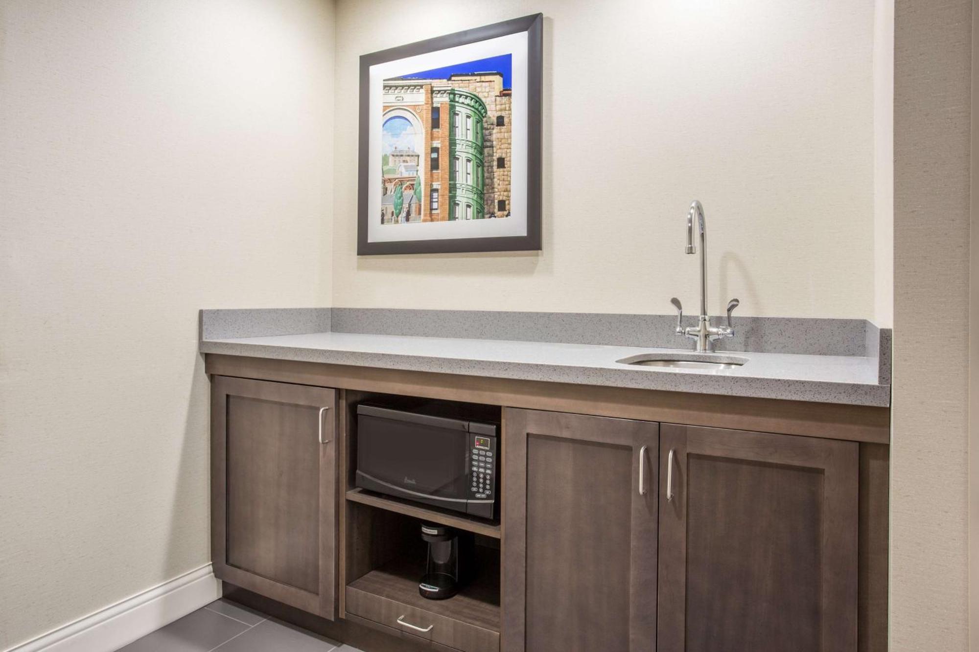 Hampton Inn & Suites Yonkers - Westchester Екстериор снимка