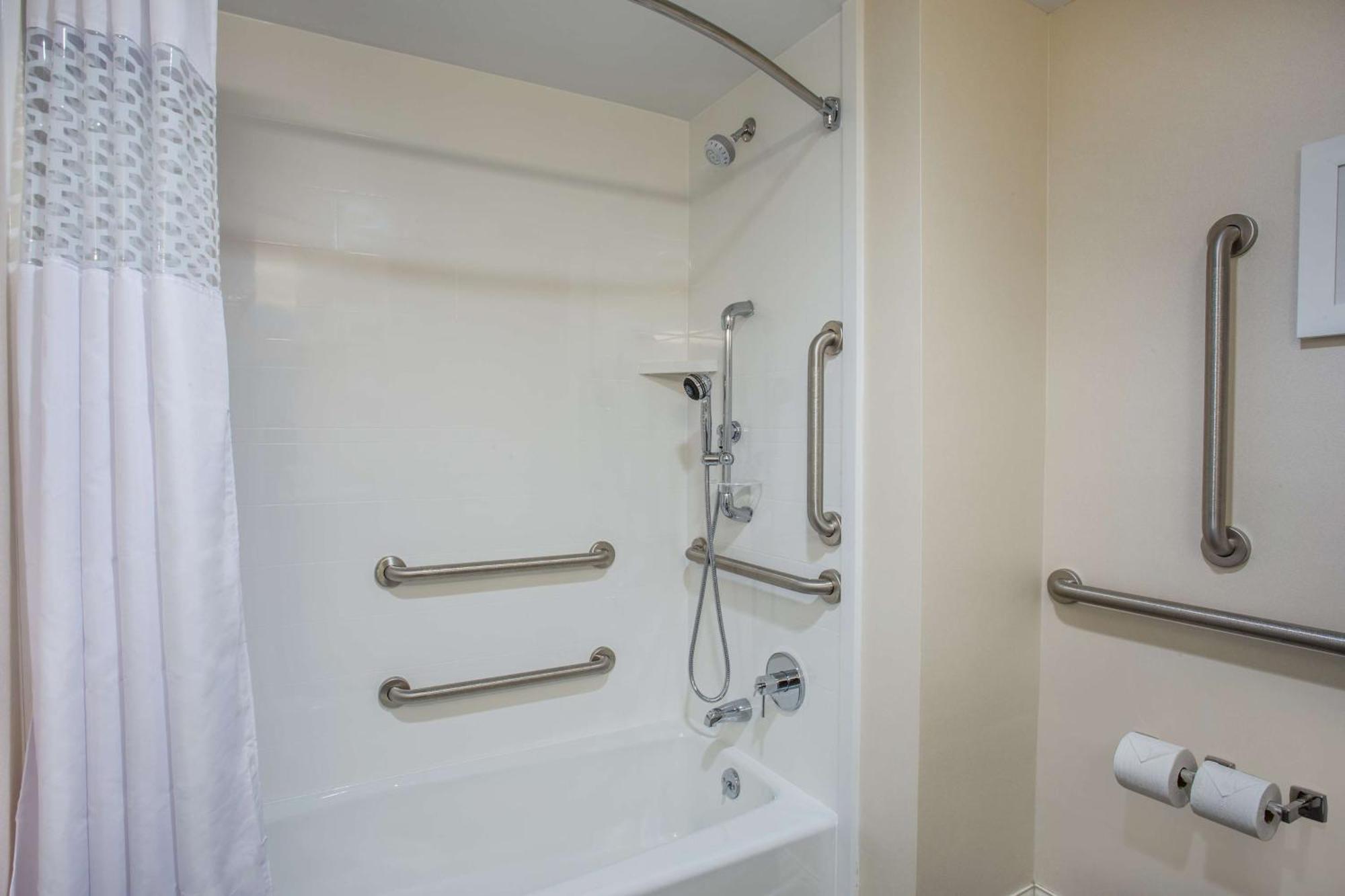Hampton Inn & Suites Yonkers - Westchester Екстериор снимка
