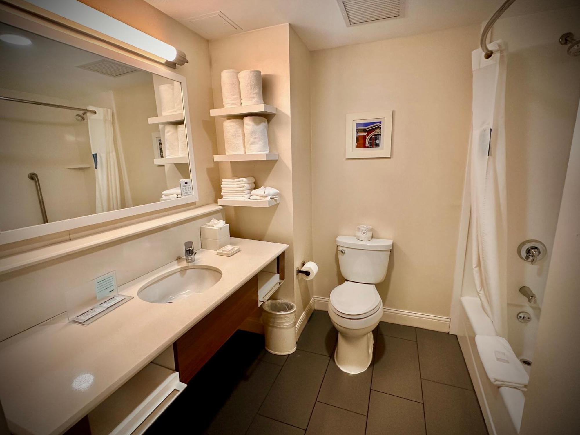 Hampton Inn & Suites Yonkers - Westchester Екстериор снимка