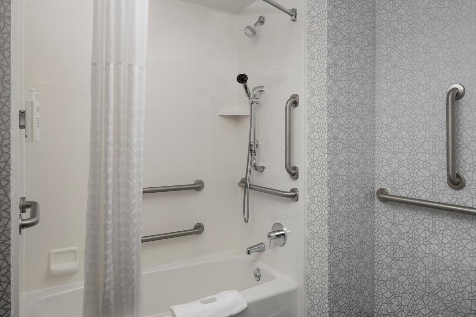 Hampton Inn & Suites Yonkers - Westchester Екстериор снимка