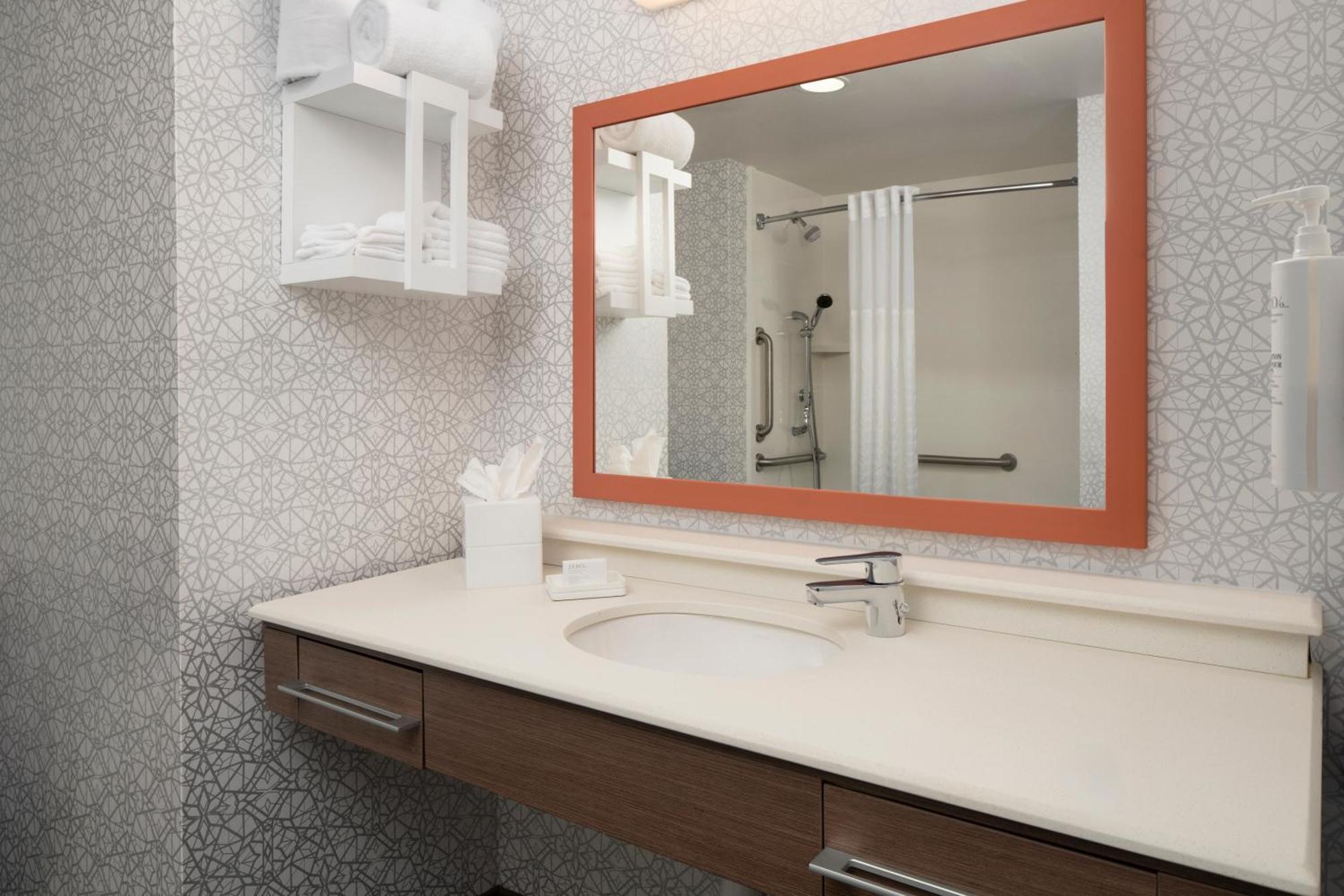 Hampton Inn & Suites Yonkers - Westchester Екстериор снимка