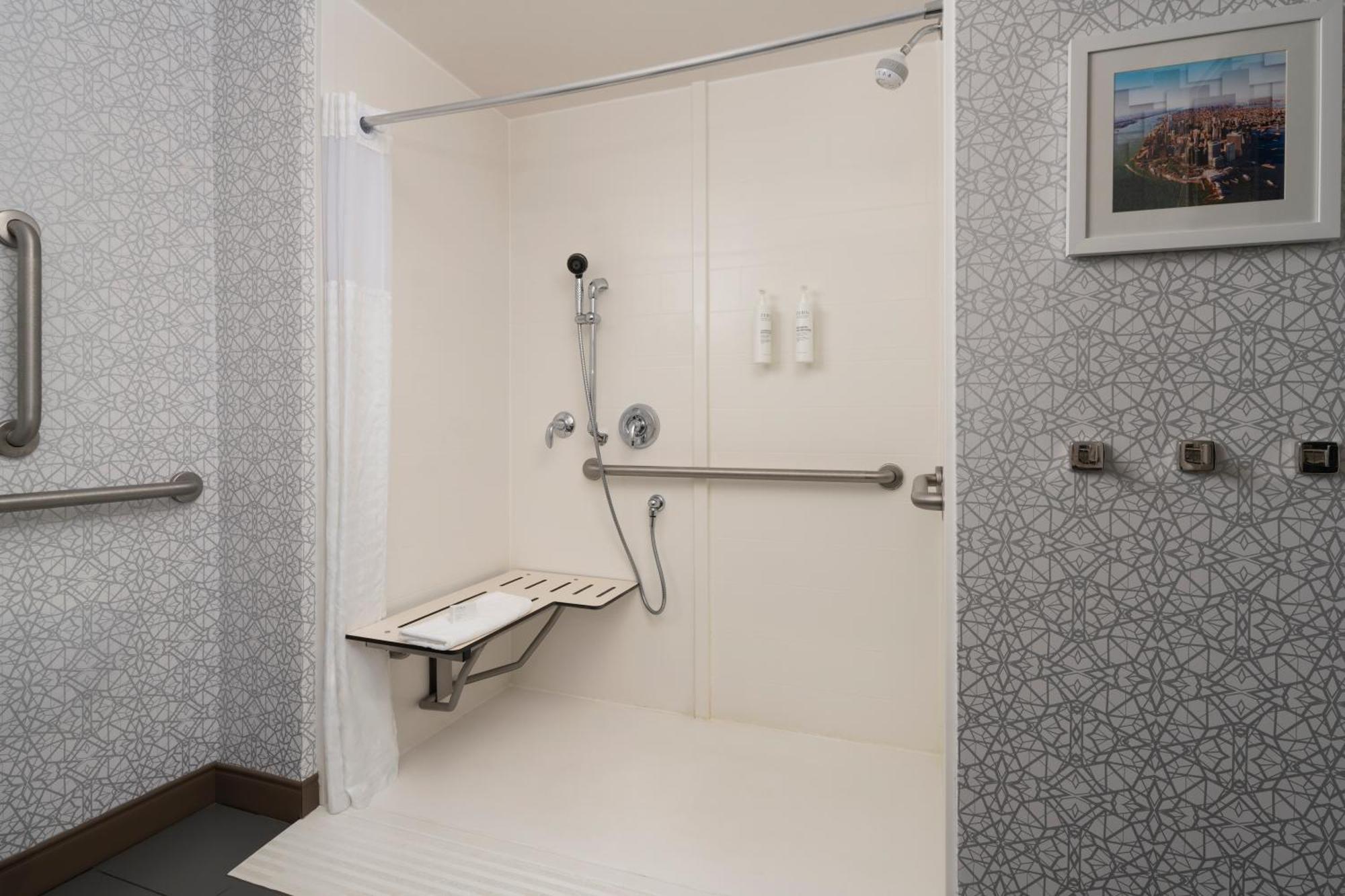 Hampton Inn & Suites Yonkers - Westchester Екстериор снимка